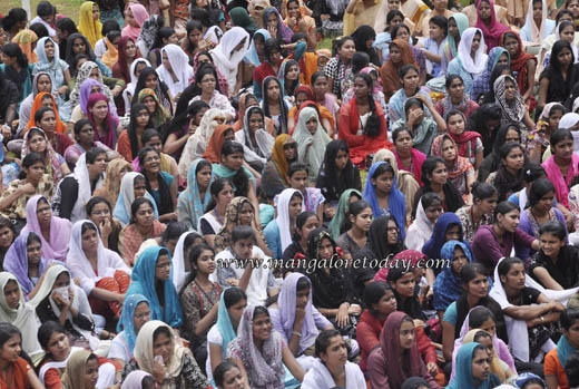 Agnes protest12july30 1